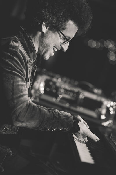 At the piano, 2022